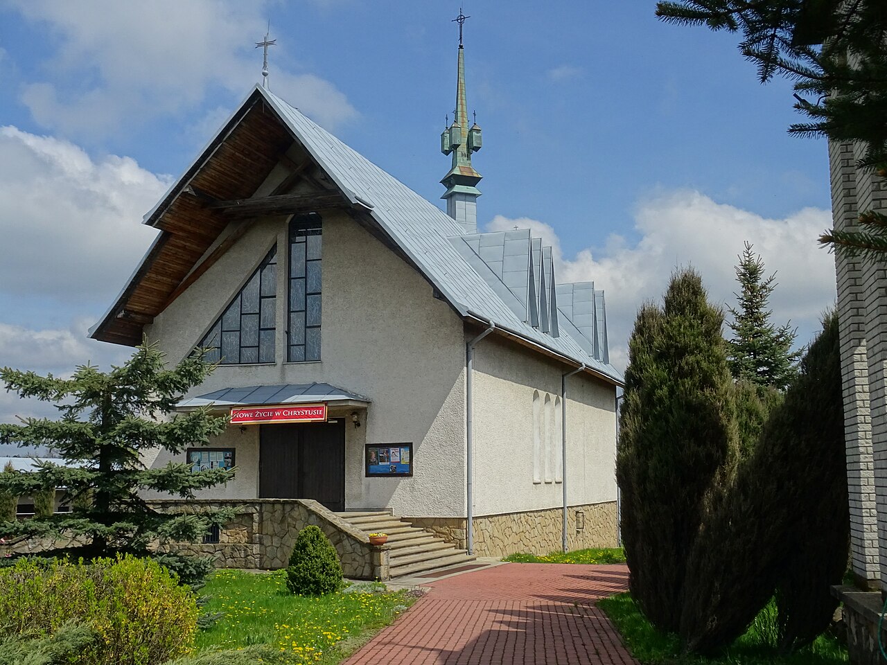 Parafia Matki Bożej Królowej Nieba i Ziemi w Ujazdach